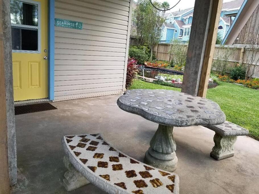 The Seahorse Apt - Lakeside And Close To The Beach Apartment Galveston Exterior photo
