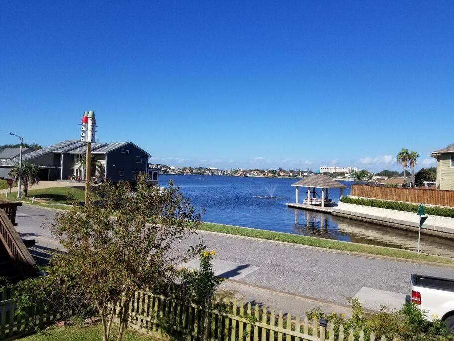 The Seahorse Apt - Lakeside And Close To The Beach Apartment Galveston Exterior photo